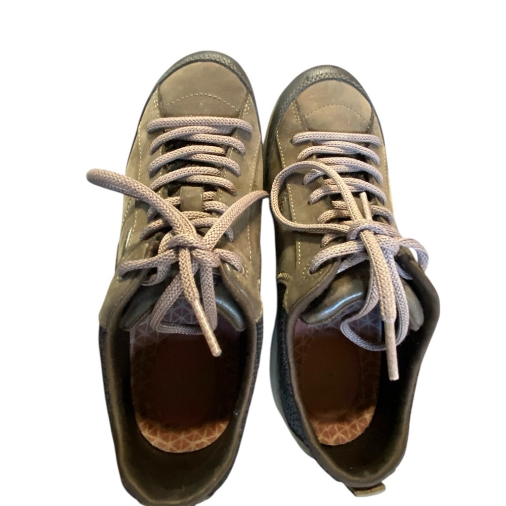 Dansko women’s shoes size 6 -6 1/2